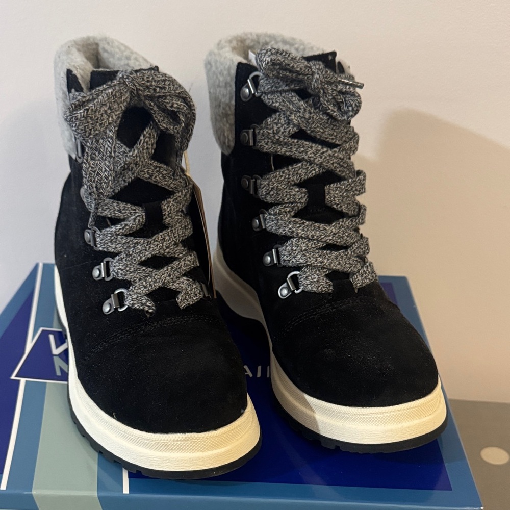 White Mountain Black and Gray Winter Boots